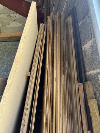 Vinduer, døre, brædder, krydsfinér m.v. (se billeder)