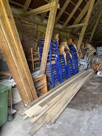 Stole, partytelte/pavillioner, køleskabe, friture m.v. (se billeder)