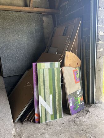 Vinduer, døre, brædder, krydsfinér m.v. (se billeder)