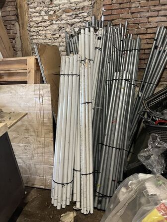 Stole, partytelte/pavillioner, køleskabe, friture m.v. (se billeder)