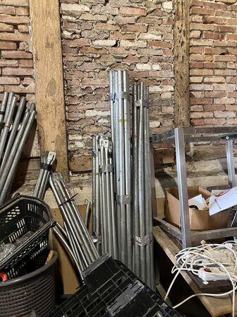 Stole, partytelte/pavillioner, køleskabe, friture m.v. (se billeder)