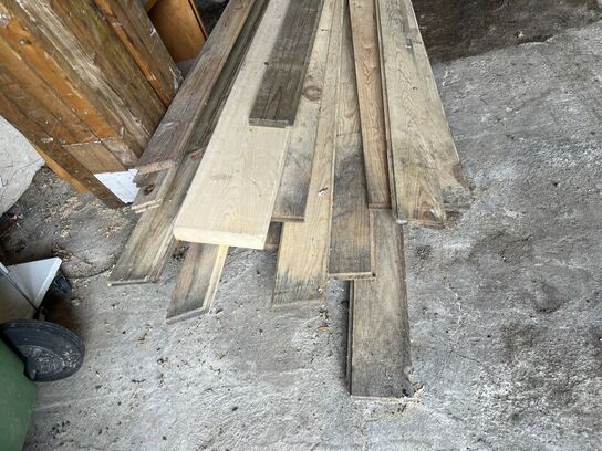 Vinduer, døre, brædder, krydsfinér m.v. (se billeder)