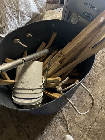 Stole, partytelte/pavillioner, køleskabe, friture m.v. (se billeder)