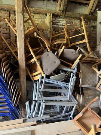 Stole, partytelte/pavillioner, køleskabe, friture m.v. (se billeder)