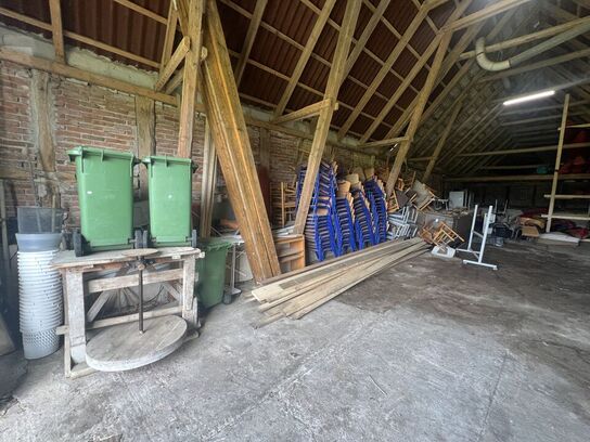 Stole, partytelte/pavillioner, køleskabe, friture m.v. (se billeder)