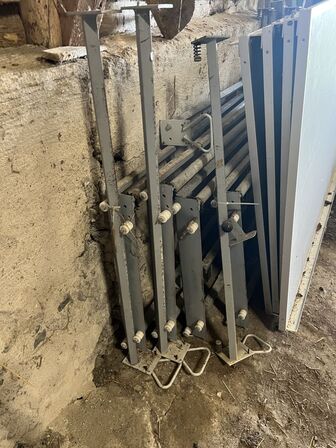 Stole, partytelte/pavillioner, køleskabe, friture m.v. (se billeder)