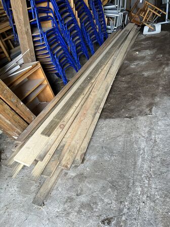 Vinduer, døre, brædder, krydsfinér m.v. (se billeder)