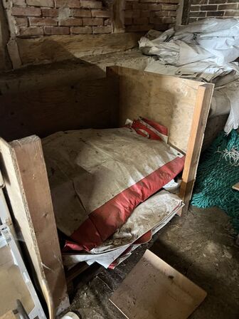 Stole, partytelte/pavillioner, køleskabe, friture m.v. (se billeder)