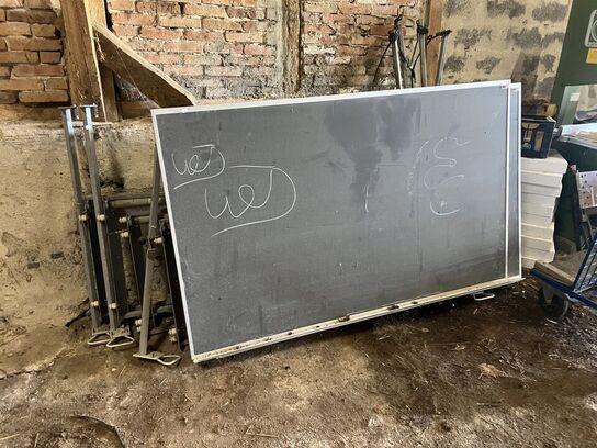 Stole, partytelte/pavillioner, køleskabe, friture m.v. (se billeder)