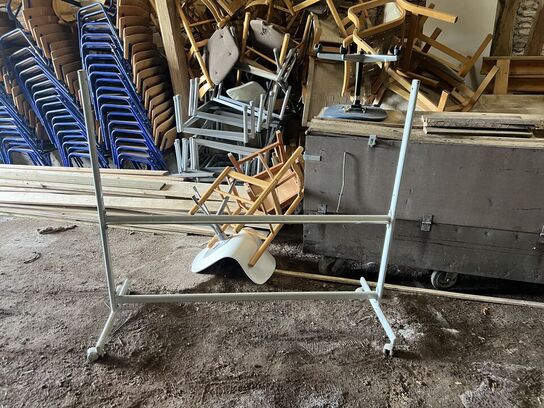 Stole, partytelte/pavillioner, køleskabe, friture m.v. (se billeder)