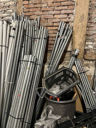 Stole, partytelte/pavillioner, køleskabe, friture m.v. (se billeder)