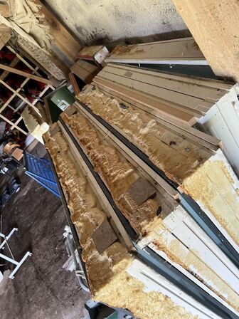 Vinduer, døre, brædder, krydsfinér m.v. (se billeder)