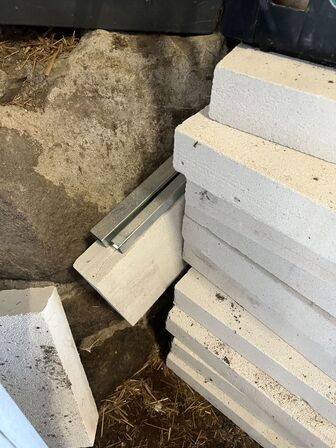 Vinduer, døre, brædder, krydsfinér m.v. (se billeder)