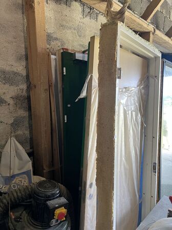 Vinduer, døre, brædder, krydsfinér m.v. (se billeder)