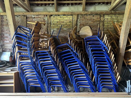 Stole, partytelte/pavillioner, køleskabe, friture m.v. (se billeder)