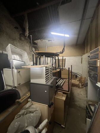 Div. møbler, maskiner m.v.