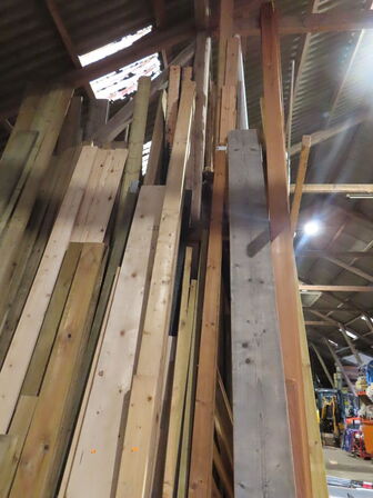 Indhold i rum af diverse træ