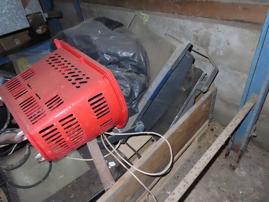 Diverse fliser, arbejdslamper, m.v.