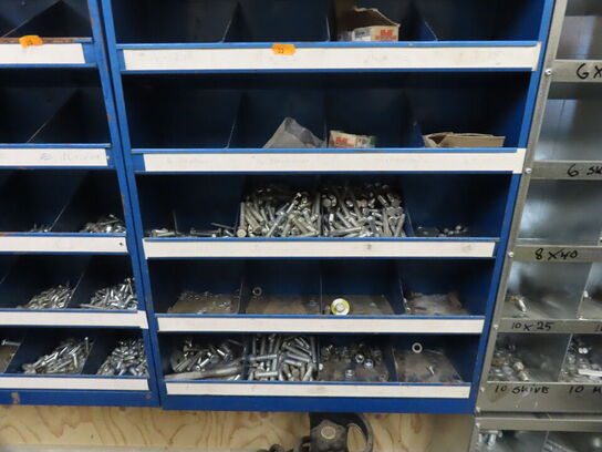 Sortimentsreol med indhold