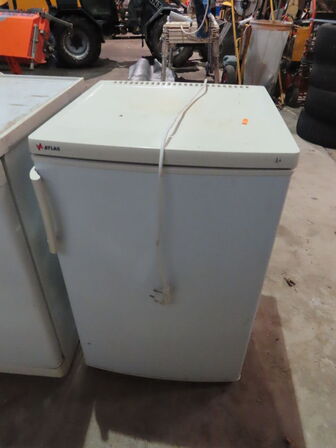 2 stk. køleskabe, m.v.