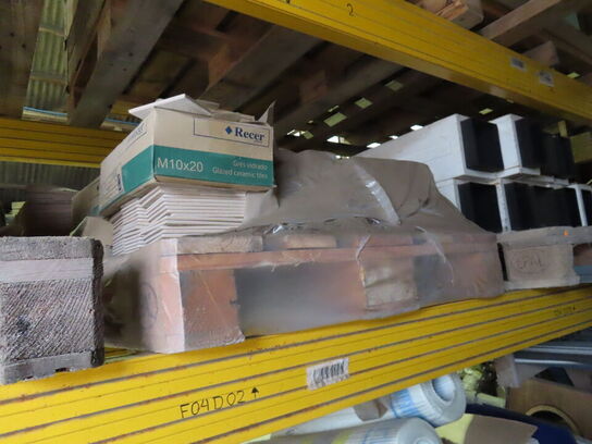 Indhold på 2 hylder af pallereol