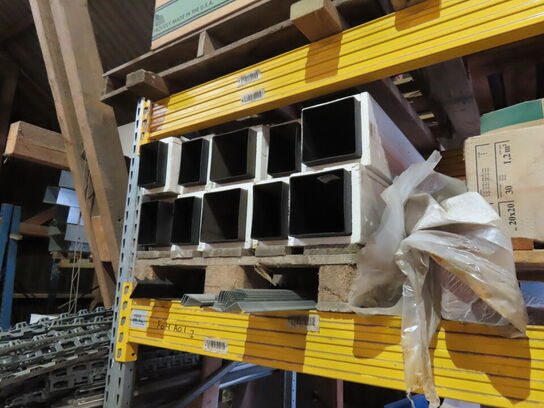 Indhold på 2 hylder af pallereol