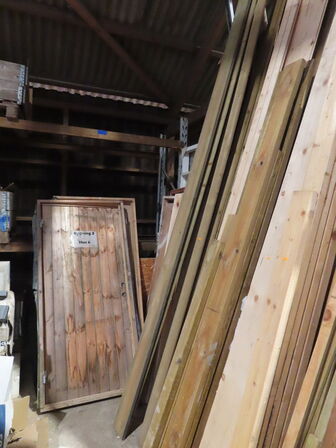 Indhold i rum af diverse træ