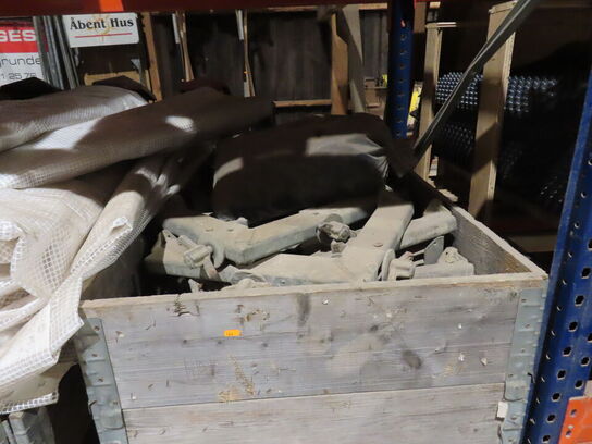 Indhold på pallereol af diverse pressenninger