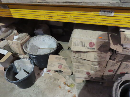 Indhold på 2 hylder af pallereol