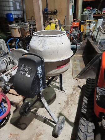 Mørtelblander STARRING