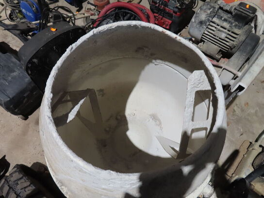 Mørtelblander STARRING