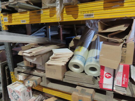 Indhold på 2 hylder af pallereol