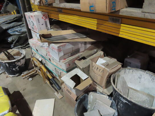 Indhold på 2 hylder af pallereol