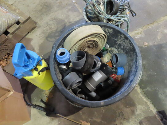 Diverse fittings, fedtsprøjte m.v.