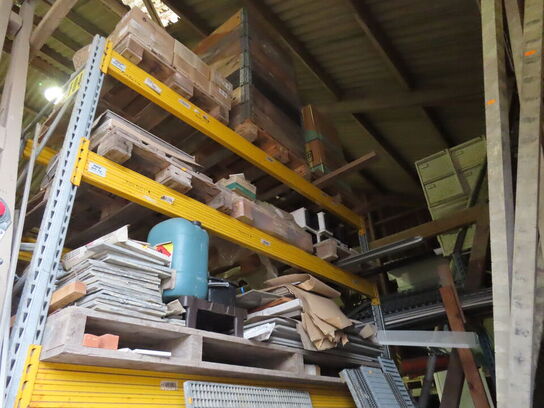 Indhold på 2 hylder af pallereol