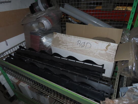 Salgsstativ med diverse tagelementer