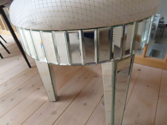 Taburet/Fodskammel Polstret og med spejldetaljer