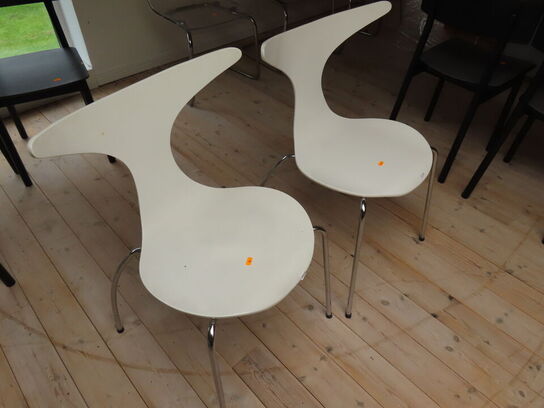 2 stk. Spisebordsstole i lakeret finer