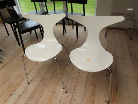 2 stk. Spisebordsstole i lakeret finer