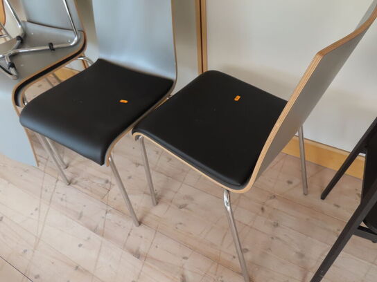 2 stk. Spisebordsstole i finer med polstret sæde