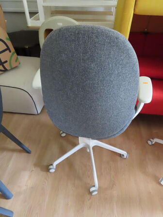 Kontorstol med armlæn og højdejustering