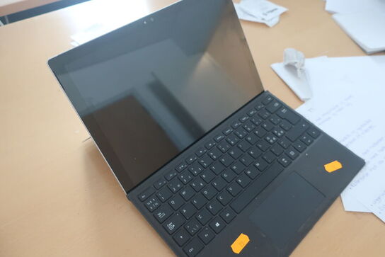 Tablet MICROSOFT med tastatur