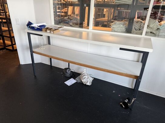 Tøm 2 rum for inventar samt diverse spejle