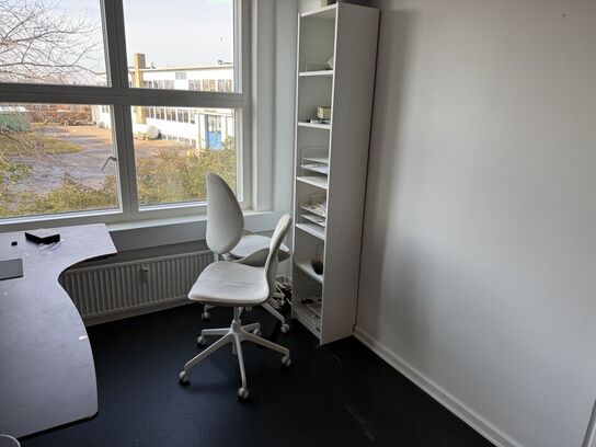 Tøm 2 rum for inventar samt diverse spejle