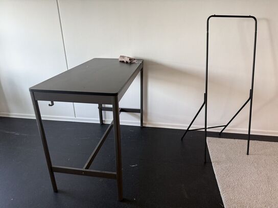 Tøm 2 rum for inventar samt diverse spejle