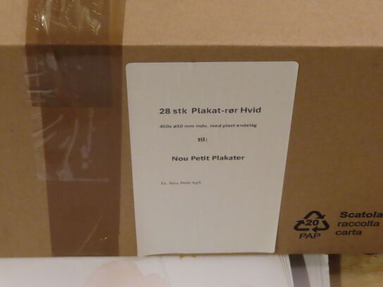 Palle med diverse plakater