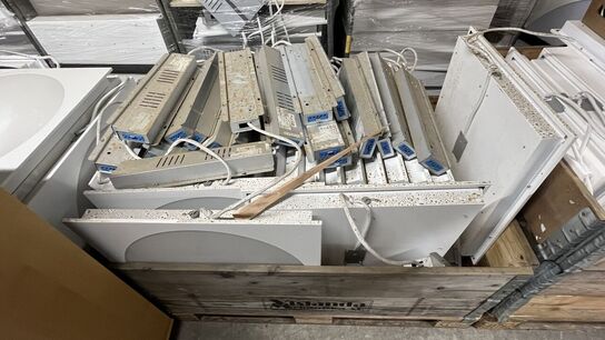 Stort Parti Lys armaturer Ca. 100 Stk. 60 x 60 cm