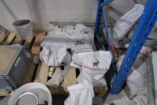 Div. Paller med varelager DKI m.fl. EURO-paller, pallerammer m.m.