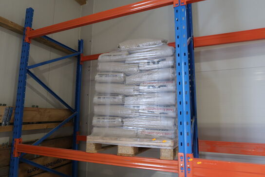 Div. Paller med varelager DKI m.fl. EURO-paller, pallerammer m.m.