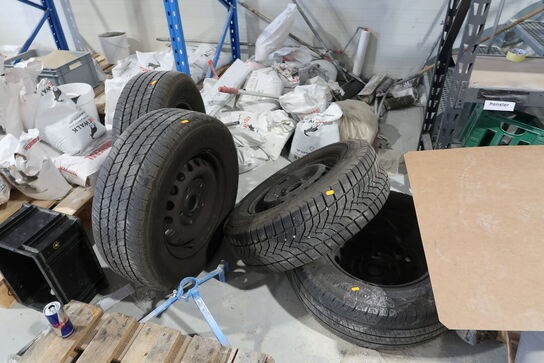 4 stk. fælge med dæk BRIDGESTONE, GOODYEAR, CONTINENTAL